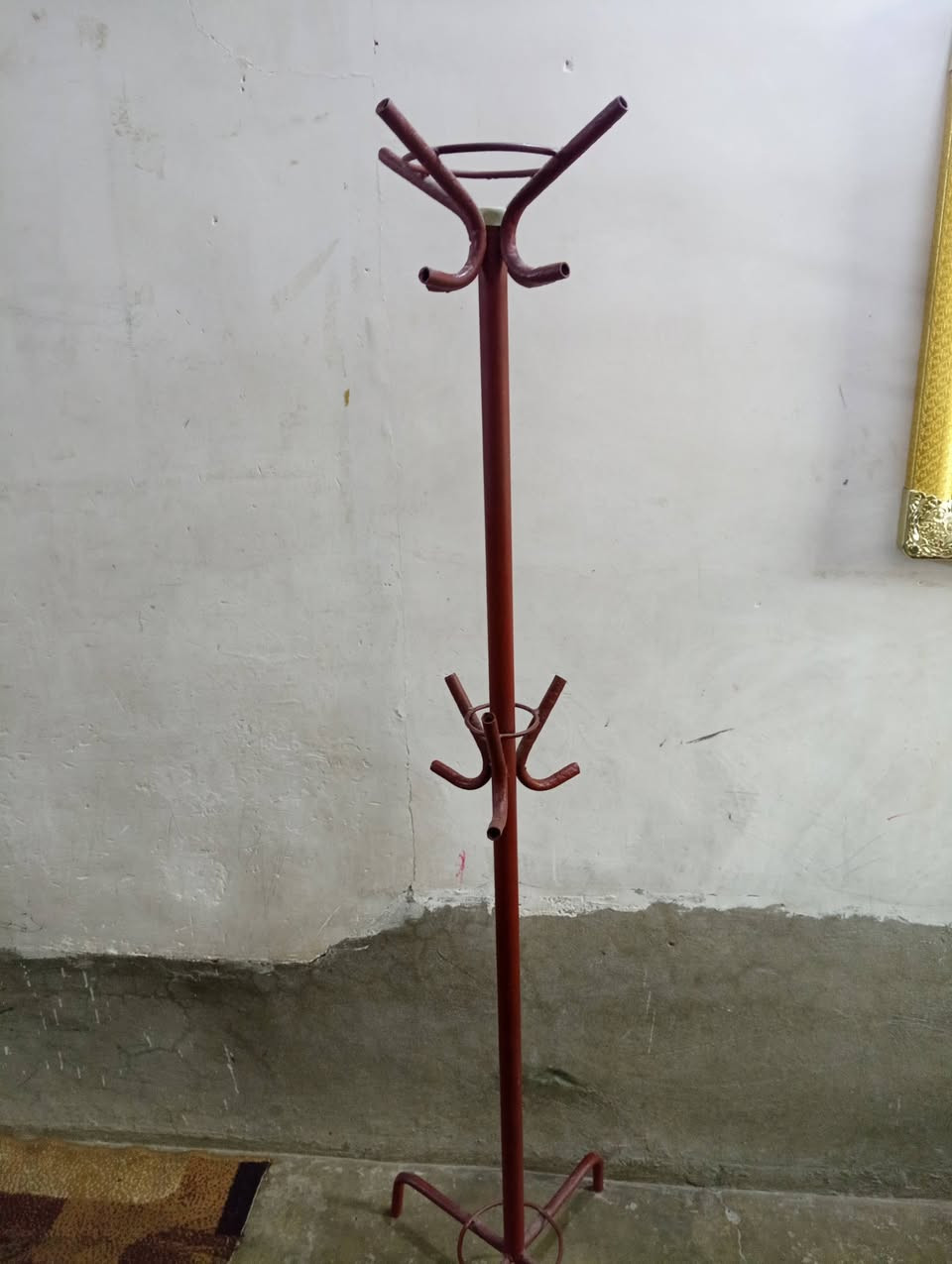 للبيع
سيارة اطفال 9 
رجل مكينه خياطه 8
شمع مال ملابس 6
رقم الهاتف ***********
