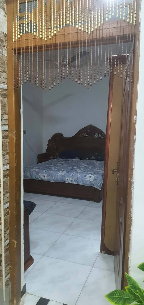 سلام عليكم بيت للبيع المساحه 250متر بناء170 بيت جديد كامل عله طريق السنيه الدوانيه  ويا وصل تطويب يم عمود 706 ثنين غرف+صاله +ستقبال+مطبخ +صحيات خارجه وداخليه بيت بناء طابوك الساس رباط صب السكف عكاده يبعد عن شارع العام 150متر تبليط ***********
