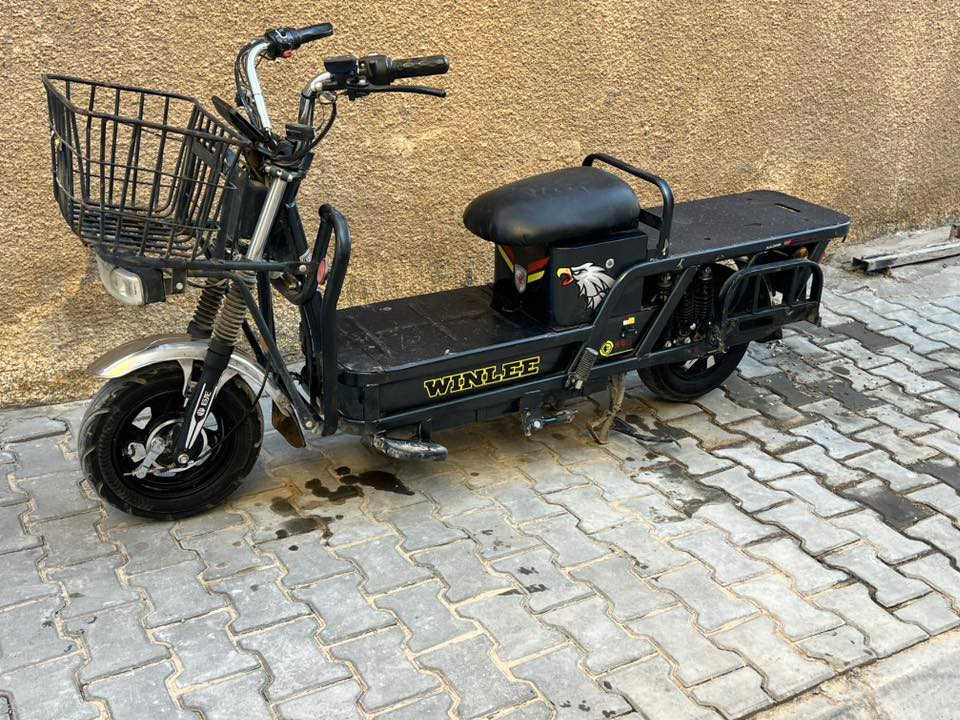 ً
سلام عليكم شباب دراجه شحن اللبيع نوع بيكم طويله دراجه حمل دراحه عالميه وشيل وزن كلش عالي دراجه مستخدمه  شهر وصل الشراء بيها موجود  مواصفات 

النوع بيكم 
بطاريات6دبل
الرجوع الخلف 
تشغيل عن بعد 
جهاز انذار السرقه 
شاشه تاب تعرض الك كل عطل 
شاحنه سريع ويقاف ذاتي 
 أشاير رباعيه 
لايتات زنوزن 
صفاحياتً تكدر شيل علين وزن 
بدي طويل جدا 
دبلات 6 
استان صفح يمنه 
استان صفح يسره 
سله اماميه 
مساحه خلفيه طويله جدا 
استان تعليك 
اطارات جوبلس 
بريكات دسكات دهن هدروليك 
دراحه حديد كامله  

اي استفسار اتصال 
 
***********

عنواني بغداد
