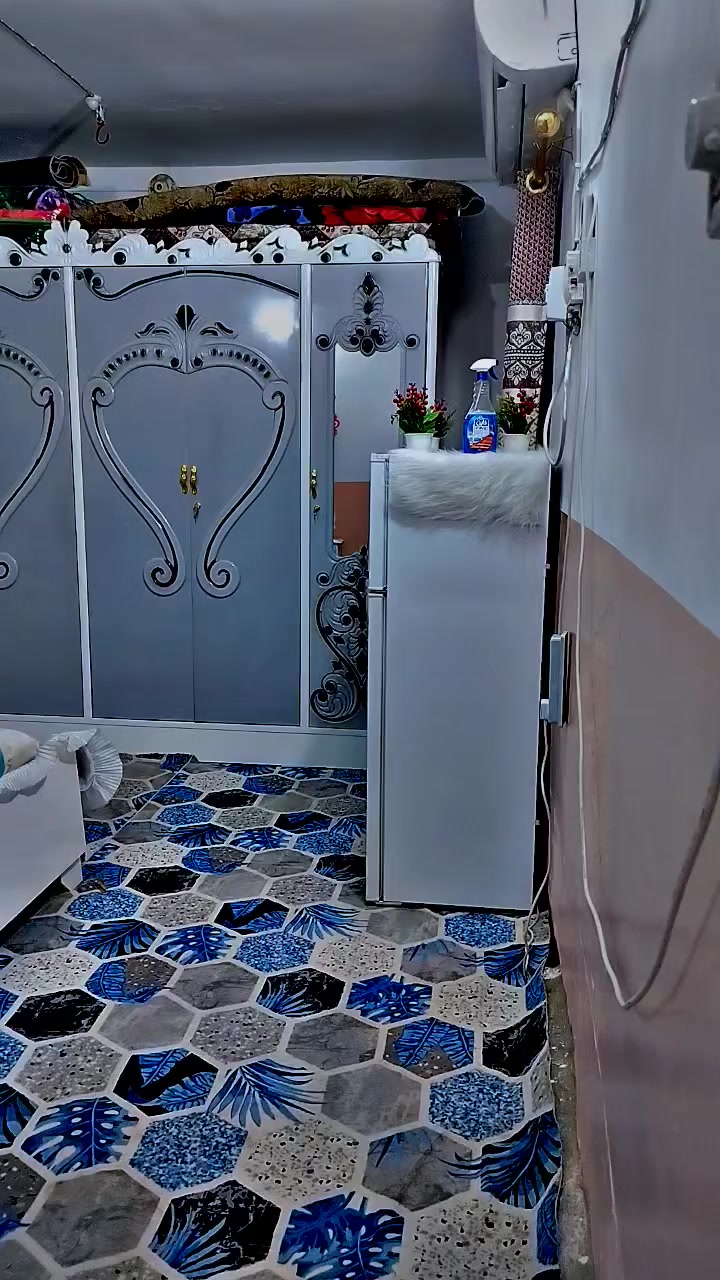 غرفه  نضيفه مابيه ضرر 8قطع سعره، خاص بيع مستعجل يريده يجي هسه
***********
