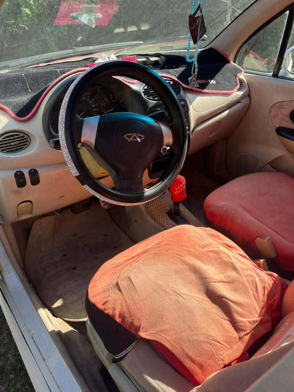 السلام عليكم كيوكيو بغداد مديل 2013 محوره كير ومحرك مال كورله يعني افضل من محركه الأصلي كلش مضبوط ٤سلندر والسياره كاعده وحلوه رايديه ٢٨ تحويل ثاني يوم  مكانه بغداد قرب مرور بالتاجيات  قرب جسر المثنى رقم الهاتف ***********
