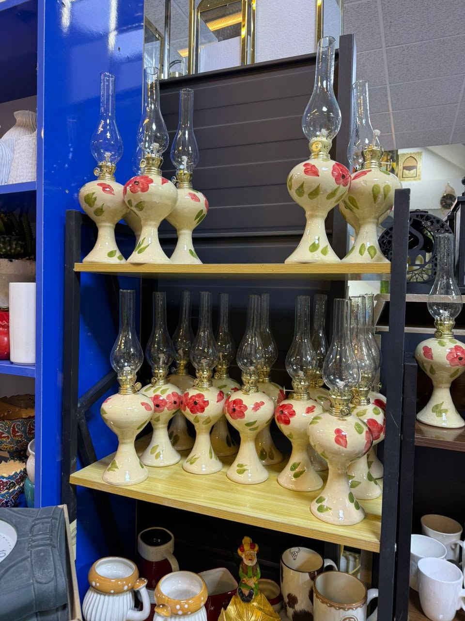 السلام عليكم من رخصه الادمن راح يتوفر الكاس العراقي باشكاله والوانه المميزة سعر القه١٨ قطعتين ٣٥ توصيل داخل بغداد فقط للحجز *********** الارتفاع ٣٠ سنتيم
