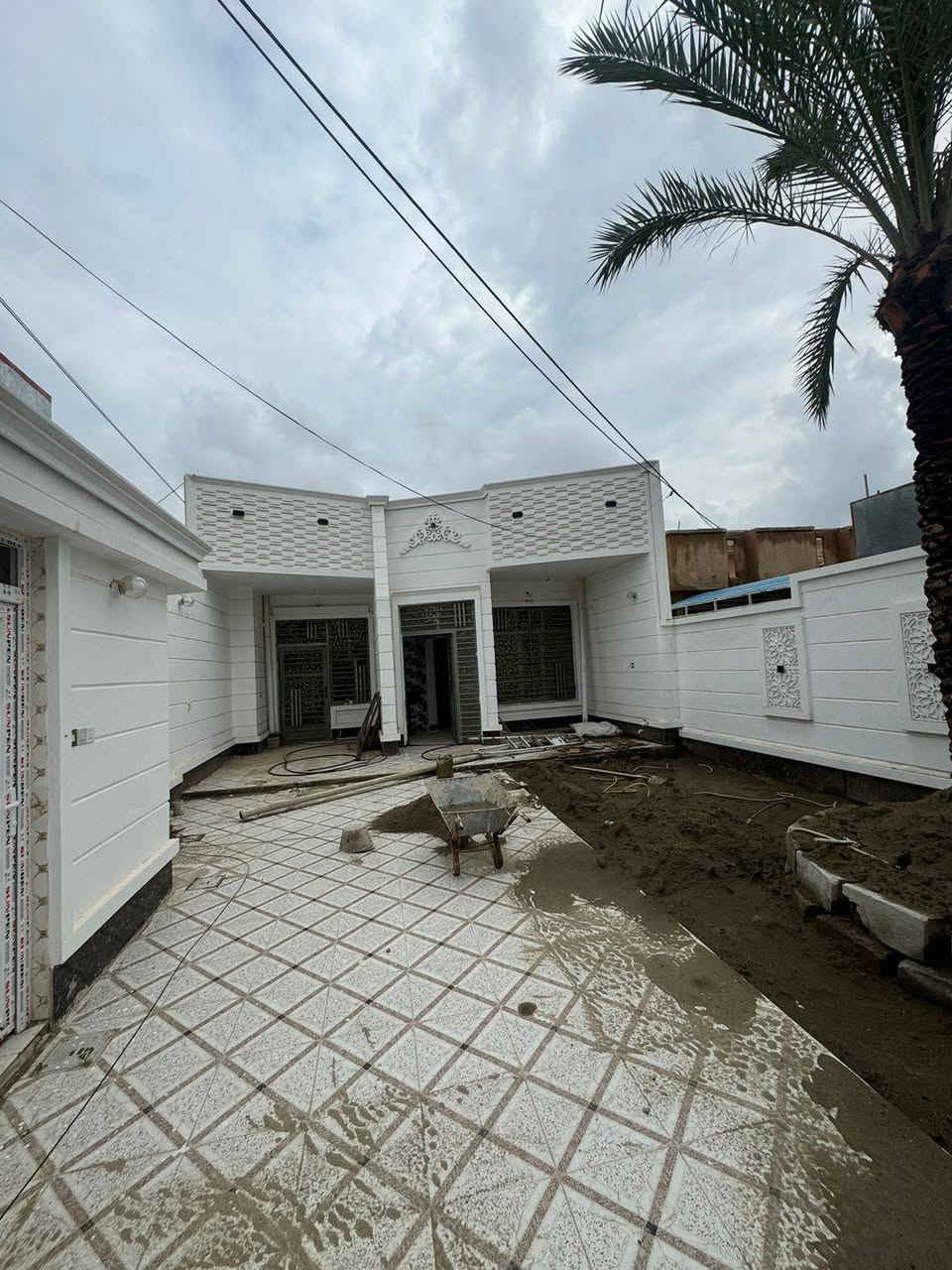 #دار للبيع بناء جديد زيرو
العنوان : تكريت القادسية 
شارع ابو عقرب خلف اسواق علاوي 
#المساحة 8☆30=240متر  شارع 15 
يحتوي على  2 غرف نوم واستقبال وهول كبير 
 ومطبخ حار بارد  سيراميك وصحيات داخل وخارج 
حديقة داخلية وخارجية وكراج سيارة 
#السعر المطلوب《 155  مليون  》قابل للتفاوض 
#للاستفسار الاتصال على الارقام التالية
***********
***********
#مكتب دجلة للعقار ....
