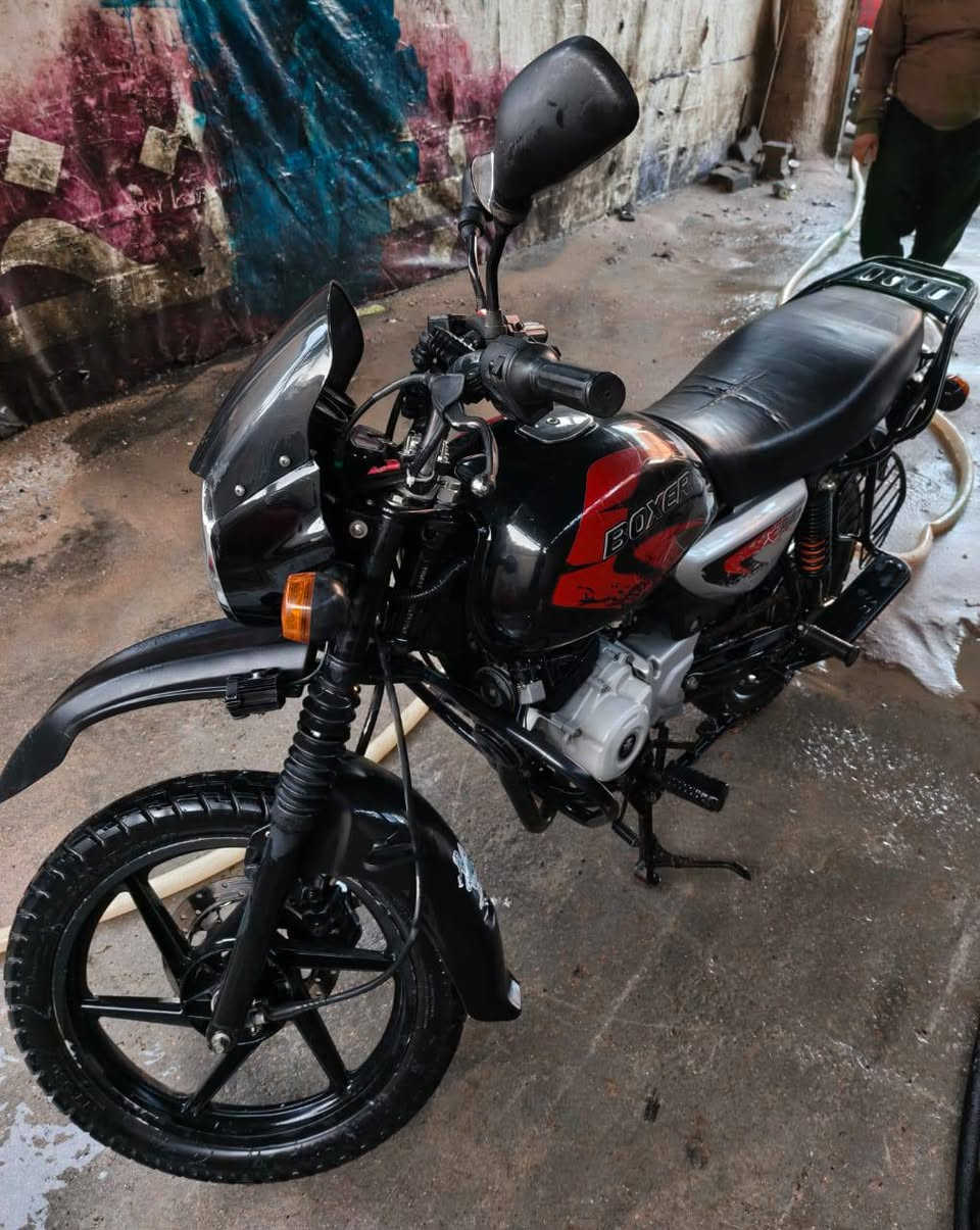 سلام عليكم دراجة بوكسر موديل٢٠٢٣ 
دراجة نظيفة و ما مفتوح بيهة برغي بعدهة على وضع البلاد
منظومة زنون شرط تعمي و ليلك نهار 
رقم و سنوية نجف و تحويل ثاني يوم 
السعر مليونين و مية ٢١٠٠ و بيهة مجال للطيبين
عنوانهة نجف للأستفسار الاتصال على 
*********** متواجد واتساب
