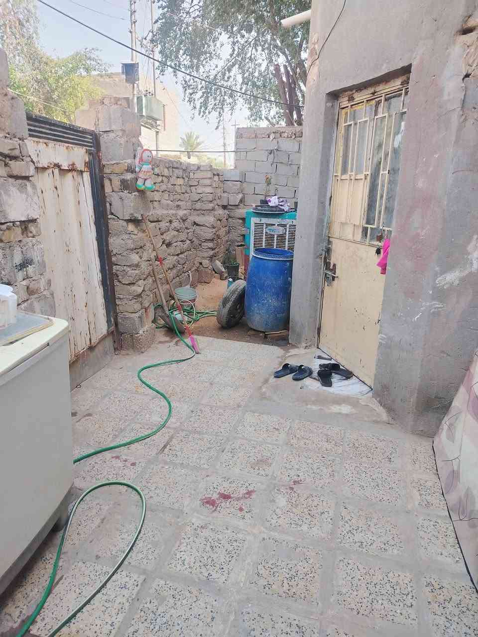 السلام عليكم بيت مساحته 140 تقريبا كامل وجاهز غرفه مطبخ صاله استقبال 13 بي مجال محيزم الثانيه مفوض بلتطويب عقد اصلاح زراعي ***********
