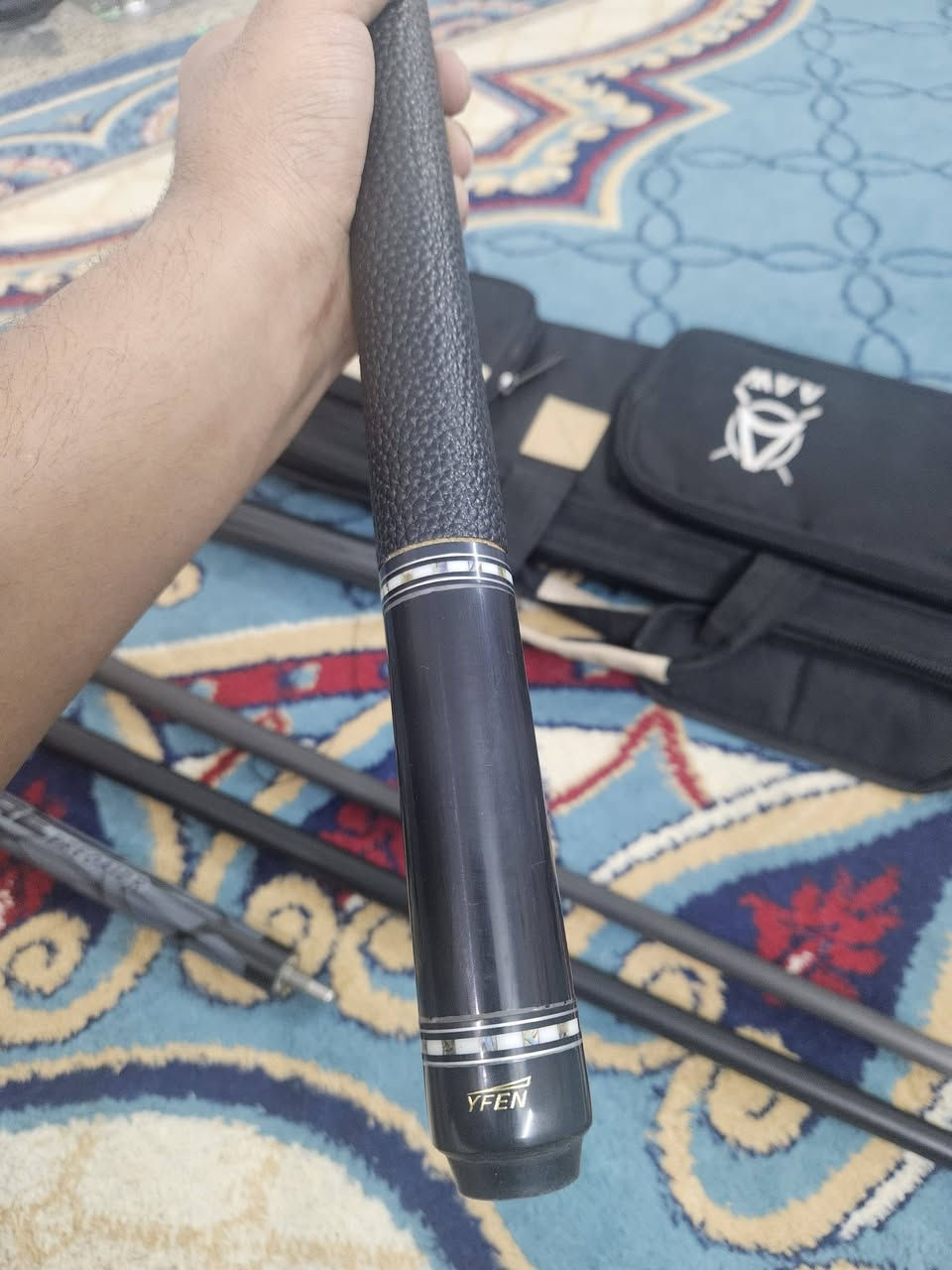 سلام عليكم
عدة كاملة
كيوب يفن كاربون فايبر اصلي وزن ٢١ 
عليه تب كاموي زجاج 
اكستينشن 
كيوب جمب 
جنطة 
كلهن ب 250 
***********
مكاني بغداد
