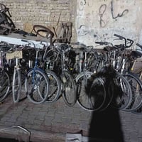 بسكلات حاوية • ٨ قطع • خان المحضر