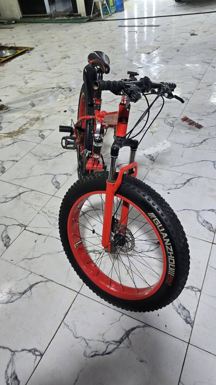 بيسكل دبابه حجم 26 
يحتمل اوزان عاليه فوك ال150k
ملاحضه البيسكل جديد واحله من الصور
كربلاء شارع الحولي 100 خلف السفاره التركيه 
 خاص موجود وتساب موجود
***********📞
***********📞
