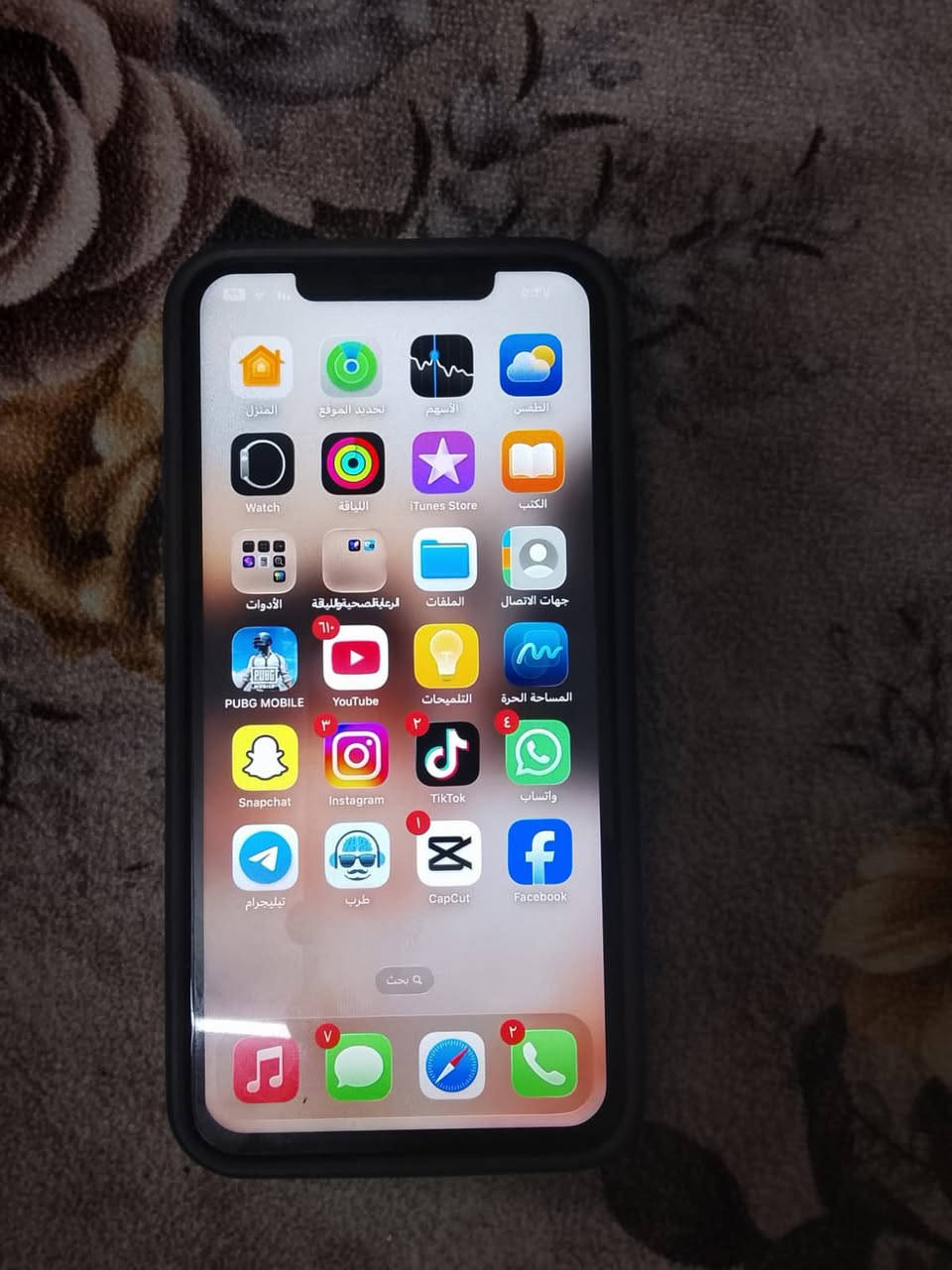 السلام عليكم
---
للبيع آيفون 11 برو ماكس - مستعمل

📱 المواصفات:
الموديل: iPhone 11 Pro Max  
الذاكرة: 256GB  
الحالة: شغال 100%، الجهاز مفتوح ونظيف

✅ الشغل اللي بيه:
شاشة مبدلة
بطارية مبدلة
الظهر مفطر مثل ما موضح بالصورة

⚠️ الملاحظات:
Face ID واكف
الظهر الخلفي بيه فطور
باقي الجهاز شغال طبيعي، الكاميرات والصوت والشبكة تمام

🚫 الملحقات: جهاز فقط بدون كارتونة وشاحن  
💰 السعر: 280 ألف دينار قابل للتفاوض البسيط

مناسب للشغل، الاستعمال اليومي، وللي يدور جهاز رخيص بأداء قوي.

للتواصل واتساب 📩 [***********]  
المكان: جبيريه الثانية
---
