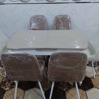 متاح ميز طعام مع 6 كراسي للبيع للتواصل الاتصال على الرقم التالي 077041...