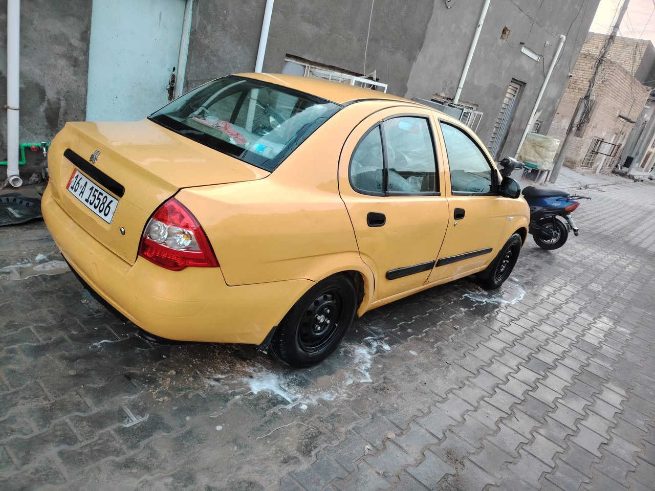 سلام عليكم سياره طيبه موديل 2015 بارد باب الخلفه سياره محرك نضيف تبرد بس غاز تخم تاير جديد رقم *********** موجود واتساب  وخاط سعر 40 وبيه مجال
