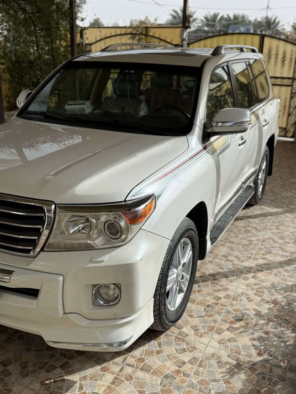 السلام عليكم  لاندكروز 2014 بريم اصل فول مواصفات 1/1 السياره جديده مكفوله كفاله عامه كير محرك كفاله 
6 سلندر
 رقم اربيل  بسمي  تحويل او وكاله ثاني يوم 
ماشية 97 الف حقيقي شرط ع الفحص
السياره جديده بمعنى الكلمه
اللون ابيض صدفي
‏‎ مواصفات/ 
كشنات جلد 
كشن كهرباء
سلايت روف 
فور ويل 
ابواب بصمتين
اشاير مري
زراك لايت
حساس امامي خلفي
تبريد ثلاث قطع 
ثلاجه
‏‎تحكم استيرن 
مري قلابه
مري شفط
زراگات لايت 
طفايه
الى اخره مواصفات البريم  المعروفه
تخم تايرات دنلوب 
اسبيرها مانازل
السياره معروضه 38500 دولار
3 شدات و 85 ورقه
‭ ‭0771 132 5776‬ ‬ ‭
المكان بابل
مكلف بالنشر فقط
