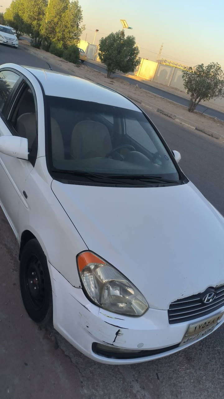 السلام عليكم
اكسنت مديل 2011 /.    1600
السياره بيهه 3قطع بدون داخل طخات بسيطه 
السعر 80 وبيهه مجال 
***********
