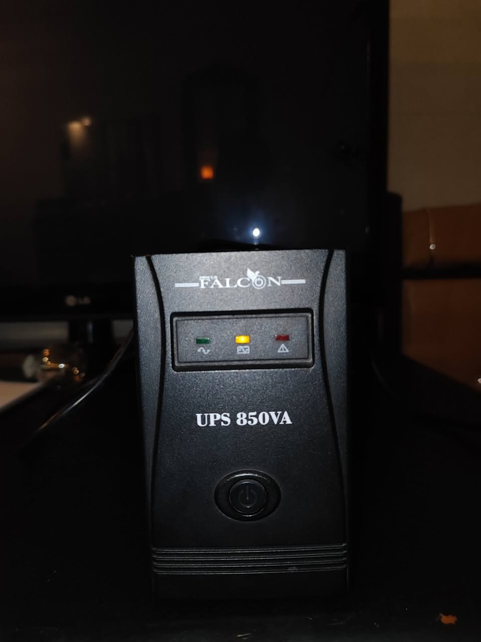 سلام عليكم 
بلي ستيشن 4 . Ps4 
ريجن: أروبي  (اونلاين)
ذاكرة. 500g
ملحقات اصلية ويارات وكيبل HD يوجد معة كارتون الاصلي 
جهاز ما مفتوح ما داخل صيانه ابد 
معة UPS 850 من شركة falcon غني عن تعريف طبعاً 
بدون جوستك.
السعر : 200 الف وبي مجال 
عنوان : بغداد . شعب . شارع 25 
الاتصال على الرقم (***********) (فقط وتساب)
