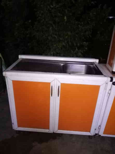 عندي كونتر المنيوم للبيع ثلاث قطع السنك متر والملحق متر ونصف السعر ٢٢٥الف وبيها مجال للطيبين مكاني كركوك وهذا رقمي ***********
