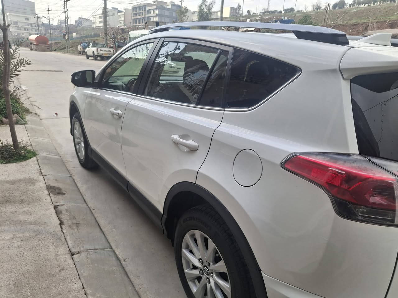 لاف 4    وارد  امریکی   مۆدێل  2017  مواسفات  LE   گێڕو مەکینە بەشەرت  یەک پارچە بۆیاخ  بێناوگرتن  سعری  158  ژم ***********  لە سلیمانی
