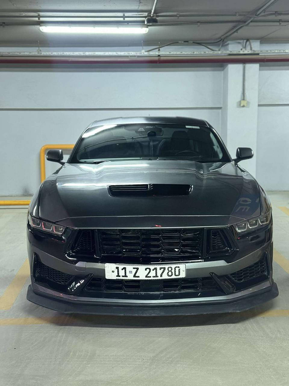 السلام عليكم

للبيع - فورد موستنج *
2024 إيكو بوست بريميم
اللون: إسمنتي
الحالة: حادث موضح بالصور
الموقع: بغداد - العراق
:الوصف 
سيارة فورد موستنج 2024
Ecoboost Premium بكامل
مواصفاتها الرائعة، حالة ممتازة
حادث موضح بالصور بدون
مشاكل ميكانيكية،
جاهزة للاستخدام. السيارة
نخمة ورياضية ومثالية لعشاق
.الأدا والأناقة
:المواصفات الأساسية 
الموديل: 2024 .

المحرك: 2.3 لتر توربو (إيكو •
بوست)
القوة: أدا قوي واقتصادي • في استهلاك الوقود القير: أوتوماتيك .
نظام الدفع: خلفي •
اللون الخارجي: إسمنتي •
الداخلية: جلد فخم 
نظام معلومات وترفيه .
بشاشة لمس
• Apple CarPlay /
Android Auto
حساسات وكاميرا خلفية .
بلوتوث A
مقاعد مدفأة .
مثبت سرعة .
تشغيل بدون مفتاح .
إطارات رياضية أصلية .

السعر 230$ بيع او مراوس حسب القناعه
للاستفسار. ***********
