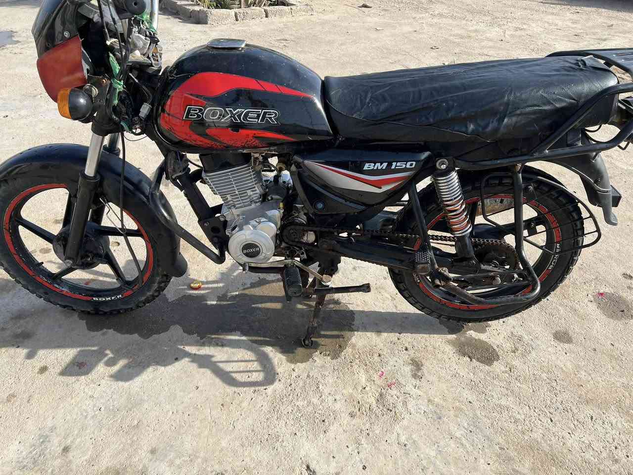 دراجه للبيع بوكسر كلاسك 2021اوراق اصولي بيها خيط تبخير صوتها ناعم المكان المكان الرفاعي ناضم رقم 4 السعر 750للاتصال ***********
