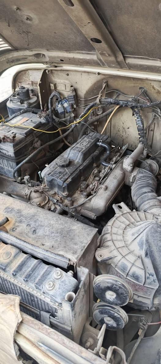 السلام عليكم
لاندي كروز عكرب
موديل 85 
كشر بدون صبغ 
مكينه كيه بنكو 
تخم تاير جديد 
رقم بغداد صدامي شرط التحويل 
***********
