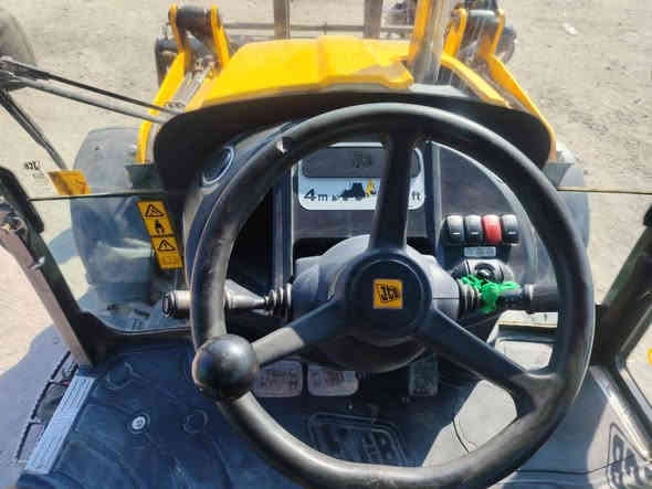 حفاره جي سي بي دخول جديد موديل 2014فول مواصفات مكفوله كفاله عامه رقم نكليزي مكان كربلاء رقم الهاتف /***********/***********/
