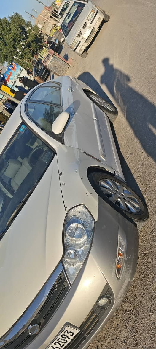 السلام عليكم رينو سافران 2009 سياره بيها تبديل بنيد وجاملغ سياره حلوه مال جنيان بيها مكانات عوزهن رش مرشيتهن تجي تشوف بعينك رقم بغداد انكليزي سنويه 2032 هزه جديده سياره متعوب عليها  سعرها 80 وبيها مجال حك الجيه***********
