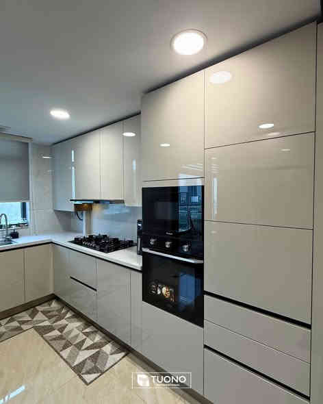 تنفيذ وتصميم مطبخ و tv unit  داخل شقة في مجمع بوابة العراق… تصميم يجمع الأناقة العالية مع الاستخدام الذكي لكل تفصيلة.
اخترنا اللمعة الهادئة للأبواب حتى تعكس الإضاءة الطبيعية وتعطي إحساس أكبر بالمساحة، 
توزيع الأجهزة  مدروس حتى يوفر انسيابية بالحركة، ومنطقة الطبخ قريبة من السنك لتسهيل كل الخطوات 
النتيجة؟ مطبخ عملي، نظيف بالشكل، وراقي بالإحساس… ويشبه تمامًا أسلوب الحياة اللي يتمناه كل صاحب بيت.

📍 بغداد - الكرادة خارج - تقاطع المسبح - مجاور جوتن للأصباغ
📞 ***********

#مطابخ #تصميم_مطابخ #ديكور_مطابخ
