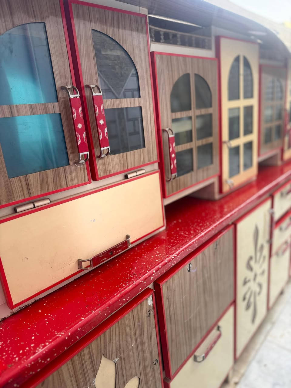 سلام عليكم. للبيع كاونتر نضيف السعر 700 الف للاستفسار الاتصال على ***********
