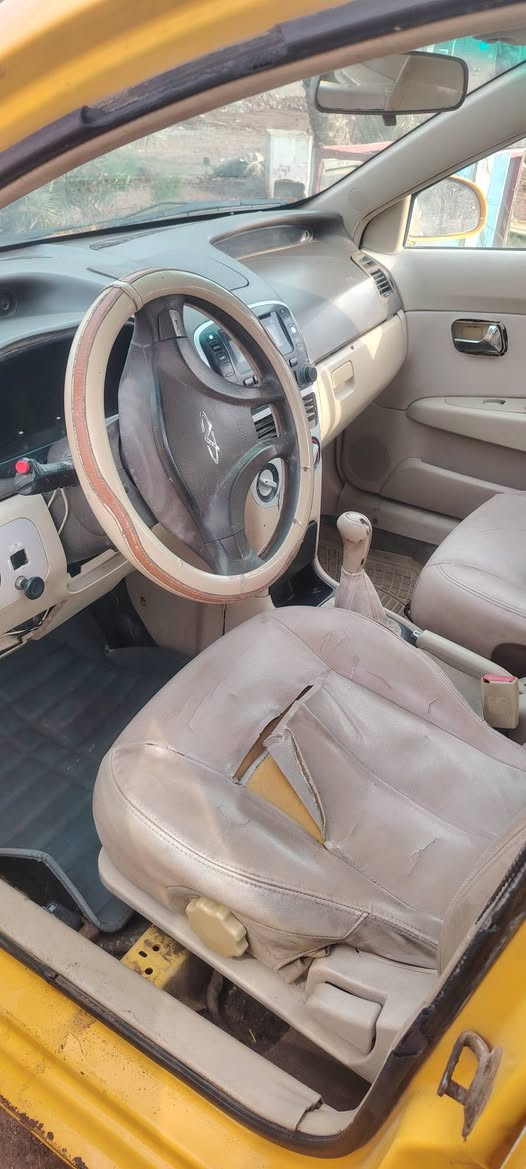 السلام عليكم سيار شيري فلاوين 
جاهزه بيها شوي ملاحظات بالكهربايات
رعيها موجود 
سعر 22 وبيها مجال 
*********** وات ساب فقط رد
