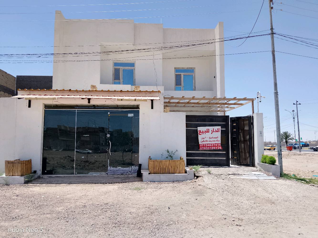 دار للبيع – كفاءات التعاون
🏡 فرصة مميزة لامتلاك دار حديثة البناء بموقع استراتيجي ومميز.
📐 المساحة: 200 متر 🏗️ سنة البناء: 2023 🧱 البناء: درجة أولى بطابوق جمهوري
🔹 طابقان 🔹 3 غرف نوم (سويتات) ▪️ الغرفة الأولى: 5.5 × 4.5 م ▪️ الغرفة الثانية: 6.20 × 4.20 م ▪️ الغرفة الثالثة: 4 × 3.5 م
🔹 صالتان ▪️ صالة: 6.20 × 4.20 م ▪️ استقبال: 6.20 × 4.20 م
🔹 مطبخ: 4 × 3.5 م 🔹 مخزن: 1.5 × 4 م 🔹 5 صحيات 🔹 نظام بوستر للمياه
🏪 محل تجاري كبير بمساحة 6 × 5 م 🚗 كراج بطول 8 أمتار
📍 الموقع: كفاءات التعاون – واجهة الحي 🌳 مقابل حديقة وشارع رئيسي عرض 40 متر
💰 السعر: 470 مليون دينار ✅ شامل قرض الإسكان المتبقي (54 مليون دينار)
📞 للاستفسار والمعاينة: *********** ***********
✨ موقع ممتاز، بناء حديث، وتشطيب درجة أولى. فرصة مناسبة للسكن أو الاستثمار. 🏡🔑