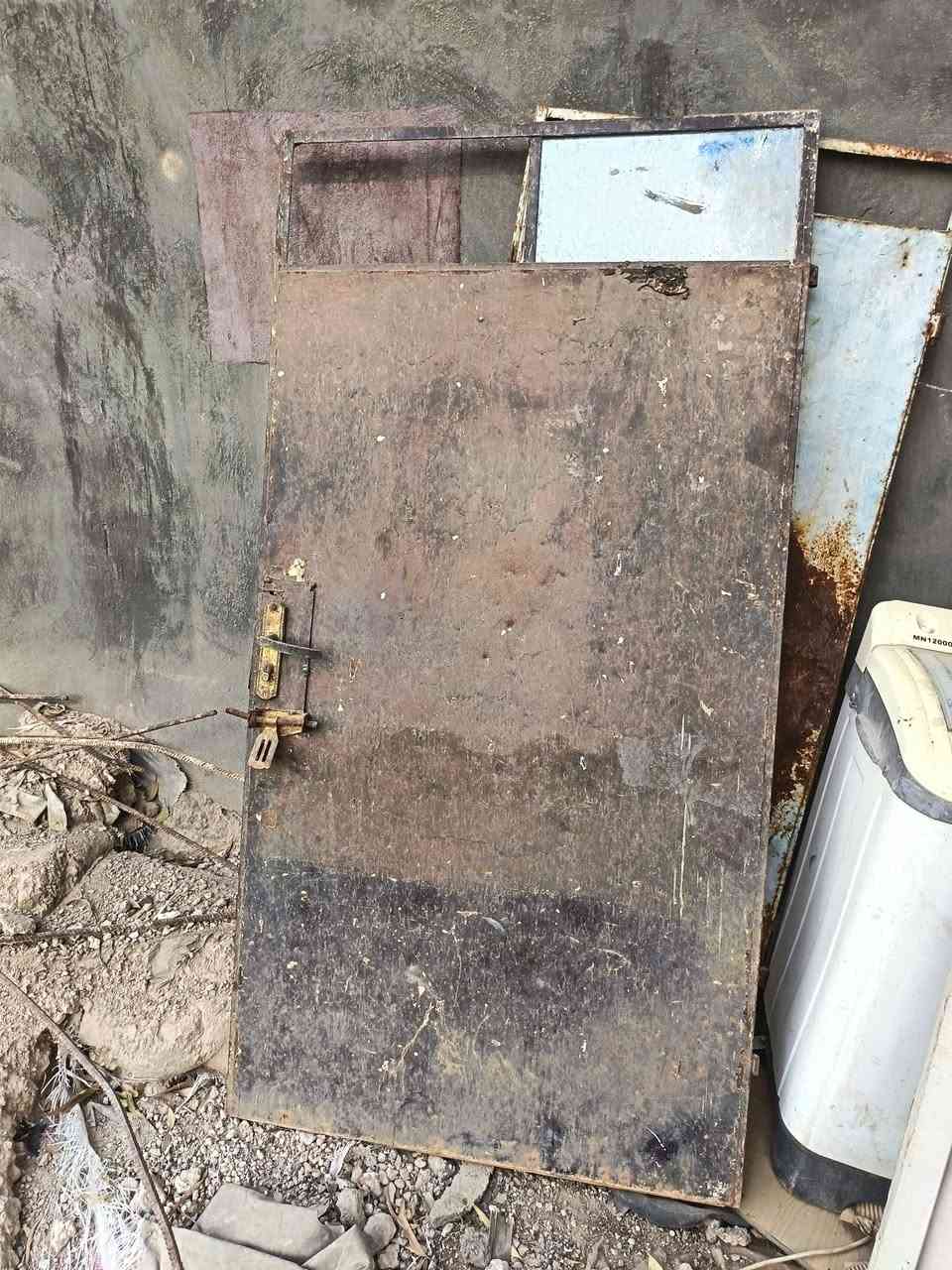 السلام عليكم بيبان وشبابيك للبيع
التفاصيل بل فيديو العنوان بغداد المعامل ***********
