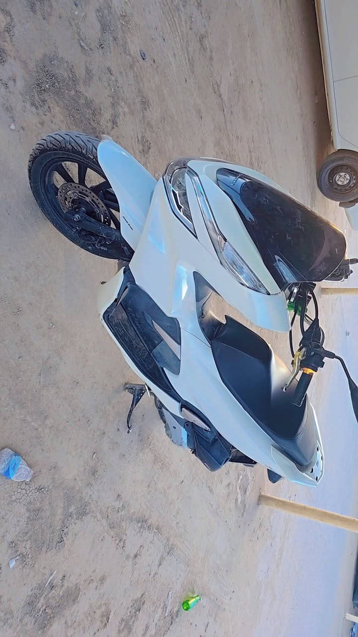 سلام عليكم pcx جيل الثالث
موديل 2020
مكينه 125cc
مكينه وكفرات بلاد 
حساس ازدحام وحساس استان شغالات 
السعر مليونين و200
للاستفسار الاتصال على الرقم
***********
