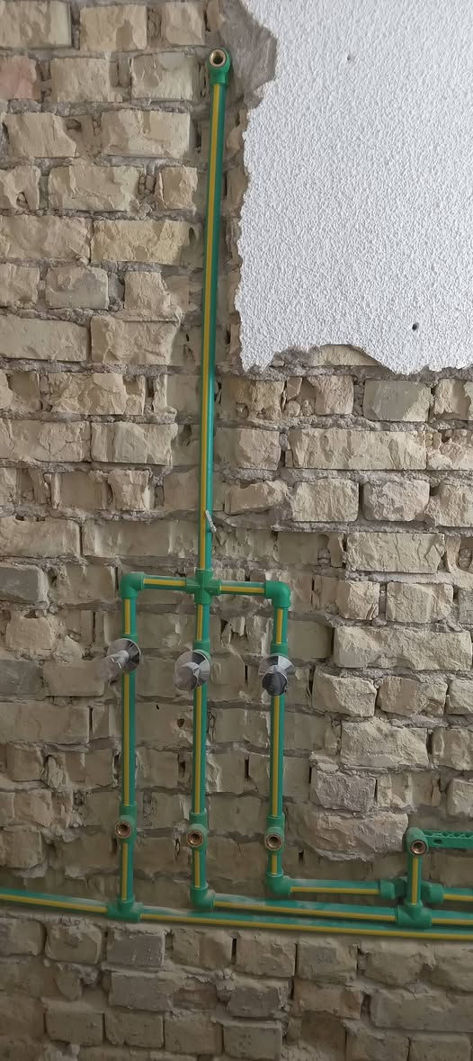 تم إكمال تأسيس بواري الماء لمنزل في بغداد نوع البوري المستخدم في التأسيس هو الامل الشريف المصري حيدر العنبكي للتأسيسات الكهربائية والصحية العامة 
***********
