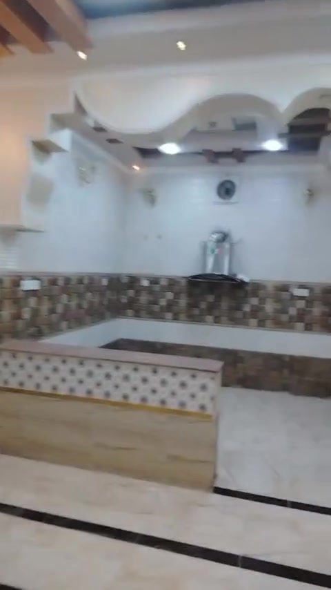 شقة "ديلوكس" للإيجار في المطيحة تقع في حي الزيتون بالطابق الأول فوق الأرضي 

تحتوي على غرفتين كبيرتين و صالة مفتوحة على المطبخ و حمام و صحيات 

■ 600 ألف دينار 

□ للإستفسار راسلونا على الواتساب ***********
