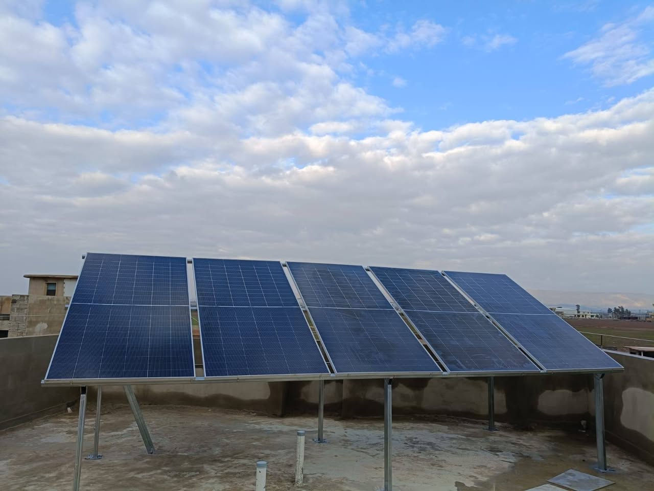 منظومة جديدة بايبوخت 
تم اليوم الانتهاء من نصب منظومة شمسية  في منطقة بايبوخت- لمنزل السيد سالم ذنون يونس 

 طلب الزبون 10  امبير صباحا و 5 امبير مساءا  
- انفيرتر HZ 6.2 كيلواط ضمان 
- الواح 620 واط دبل وجه عدد 5 ضمان 12 سنة 
-بطارية 5 كيلواط HZ ضمان 5 سنوات 
- حديد مغلون 

المنظومات الشمسية تنصب تحت اشراف كادر هندسي وفني متخصص في تصميم وتنفيذ المنظومات الشمسية 

 مكتب طاقة لنصب وتجهيز الطاقة الشمسية  
للتواصل مع مكتب طاقة الاتصال عبر الارقام 
*********** 
*********** 
***********

website : Www.Taqa-smart.com 
Fadi@taqa-smart.com 
:
#طاقة_شمسية
#طاقة_نظيفة
#HighVoltage
#Sofar
#OnGrid
#دهوك
#فيلل_ماربيلا
#الطاقة_المتجددة
#مكتب_طاقة
#SolarEnergy
#RenewableEnergy
