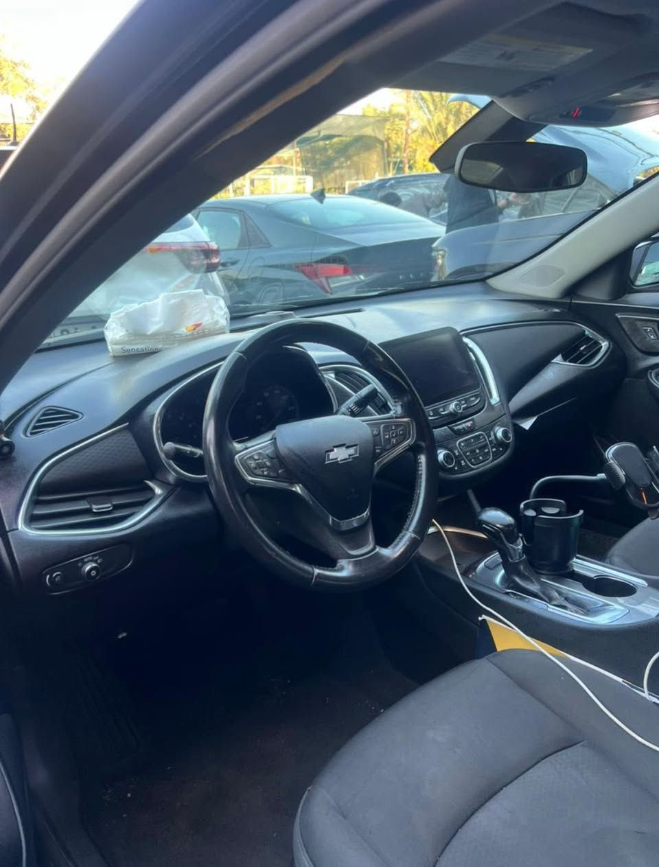 السلام عليكم من رخصه الادمن محترم ماليبو 2021 بريمر.
ماليبو ٢١ امريكي جاملغ وباب الايسر ونصبغت فقط صفحتين للجمالية بدون لا قمارة ولا بنيد ولا جنطة 
السياره معروفة مواصفات البريمير 
بصمة 
لد امامي خلفي 
زينون 
وضع الانطفاء عند الوقوف
كشن كهرباء 
محرك ٢٠٠٠ تيربو 
العنوان بغداد بوابة الكاظمية 
السعر 115وبيها مجال 
الاتصال  / ***********
