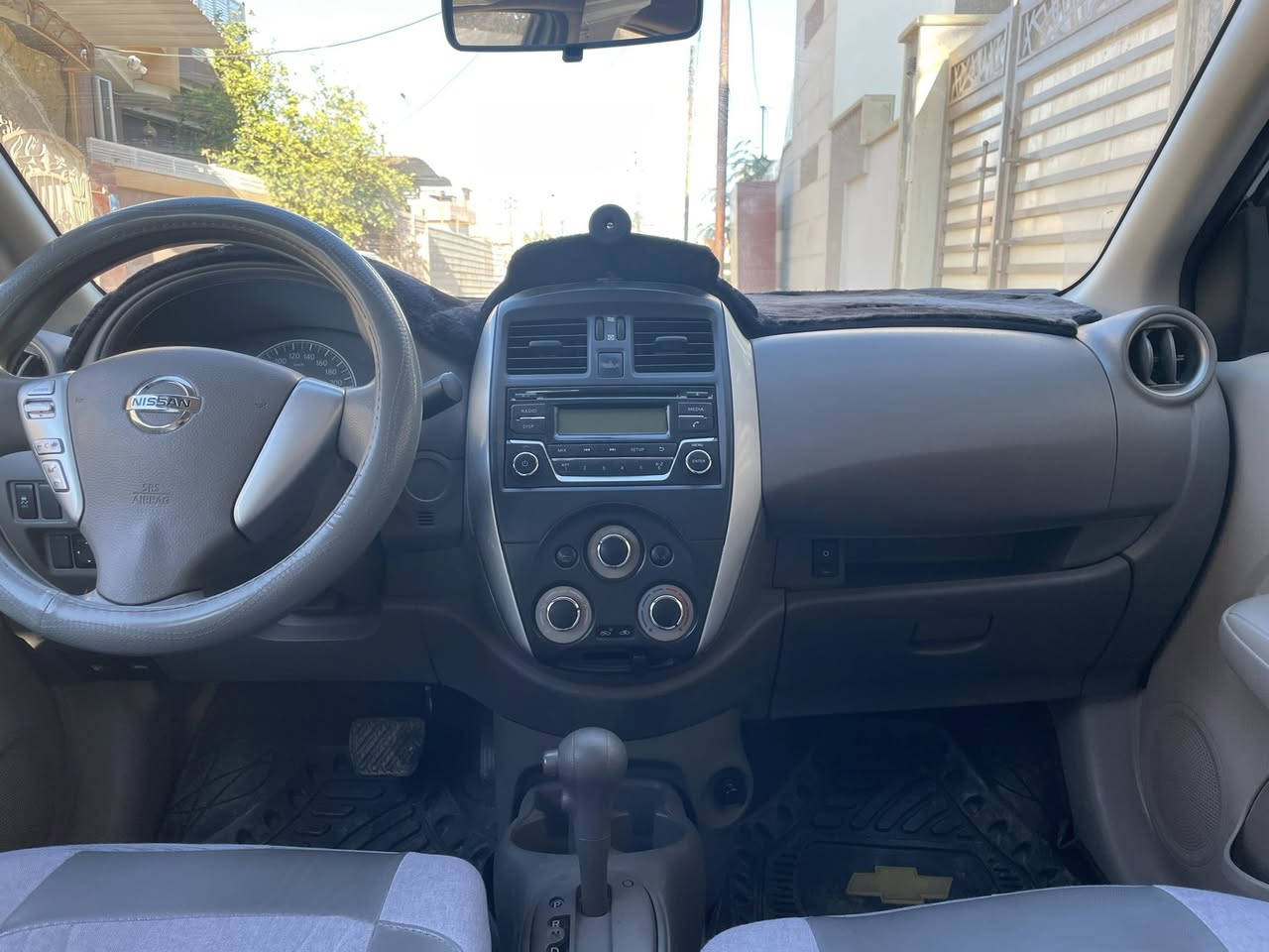 السلام وعليكم نيسان صني موديل 2022 رقم أربيل  السعر 122 وبيها مجال  رقم هاتف ***********
