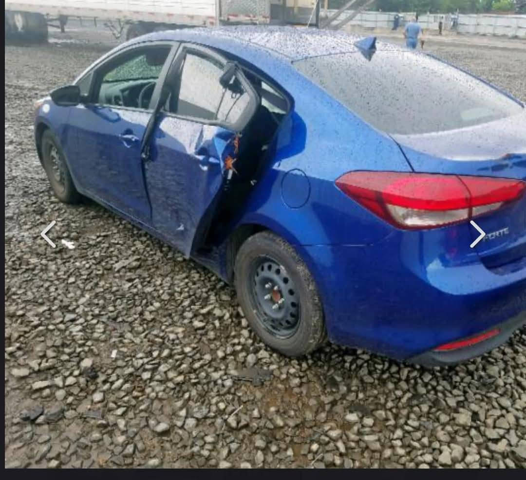 كيه فورتي موديل ١٨ وارد امريكي بااسمي بيها منضومه زنون  صوره الحادث مرفقه بالمنشور بيه محرك جديد مكفول يراد تخم تاير وبيه اذان وحده موزينه وبيه بوربرن واحد امامي توه بادي بي صوةويده باب خلفي  السعر 120 وبيها مجال اي تفاصيل اتصل وات ساب ***********
