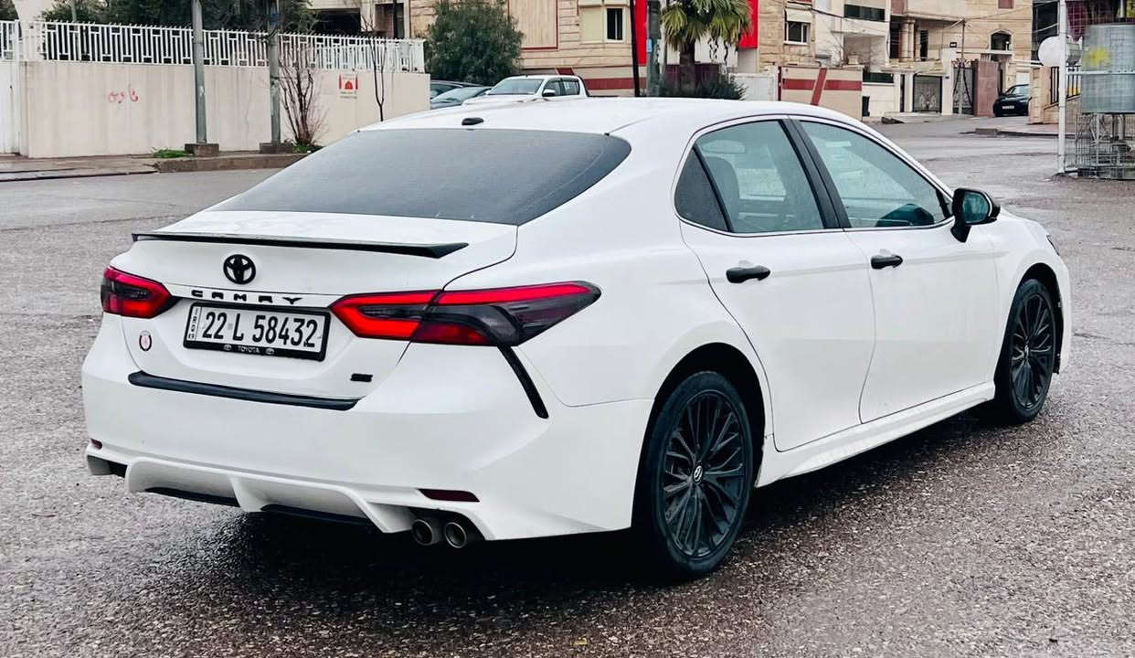 السلام عليكم
كامري 2018 فئة SE مواصفات معروفة
كلين بدون صبغ ( مكانين بارد ) 
ماشية 82 ميل سعرها 197 مجال بسيط 
***********
