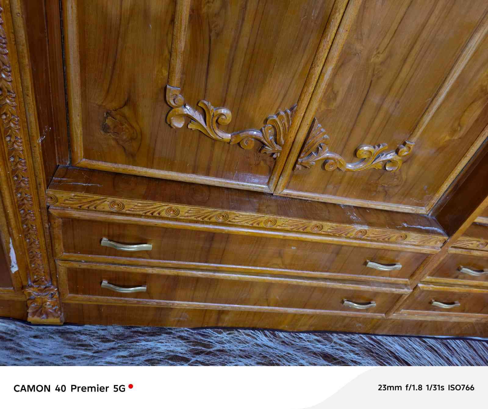 غرفه اخشاب نجارة ثقيله درجه اولى كنتور 6 ابواب ارتفاع الكنتور 255 سم العرض 350 سم عرض الزاويه 110 سم عرض الكنتور مع الزاويه 470 سم  الجربايه بلوك
السعر مليون ويوجد توصيل على حساب المشتري 
العنوان واسط قضاء الحي
وتساب ***********
