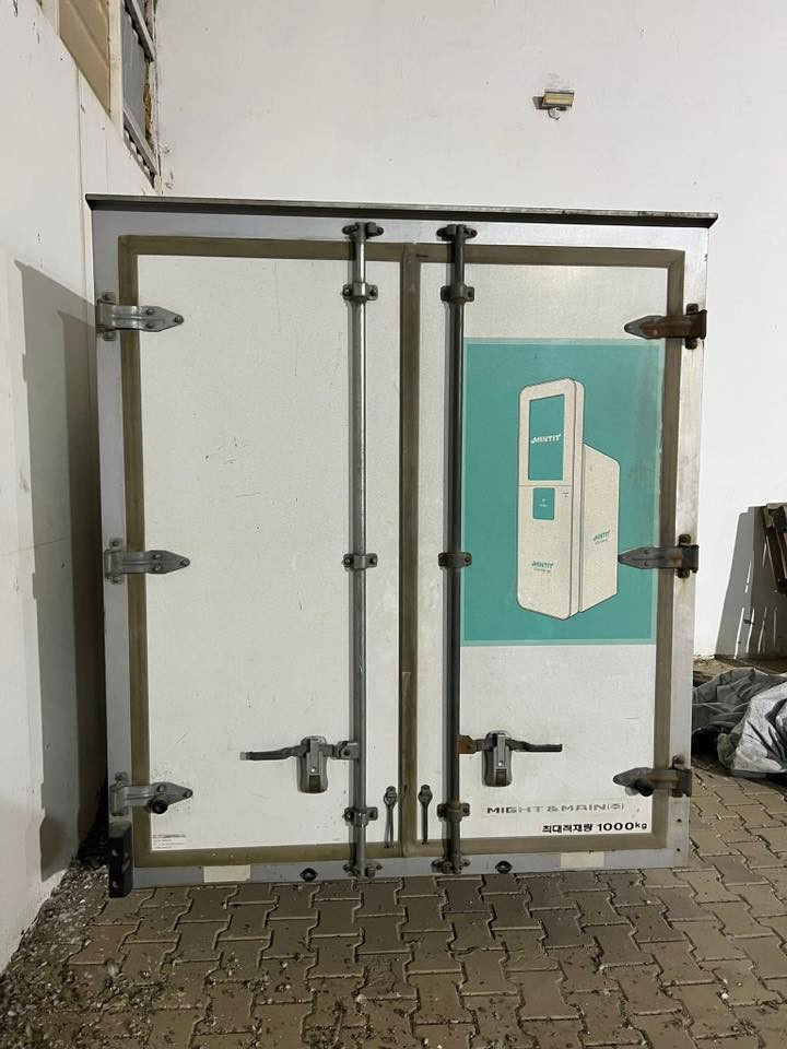 السلام عليكم اخوان حافضه كيه حمل نثيه للبيع 
3 أبواب 
حافضه نضيفه وجديده يرادلها فقط غسل 
مكانها واسط كوت مركز مدينه 
***********
