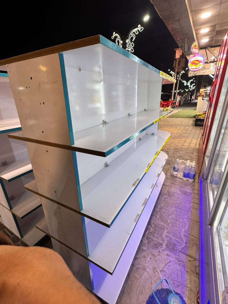 رفوف للبيع الواحد منهم طول ١٨٠ ارتفاع ١٣٠ عدد ٢ السعر ٤٠٠تواصل  ***********
المكان كربلاء باب بغداد
