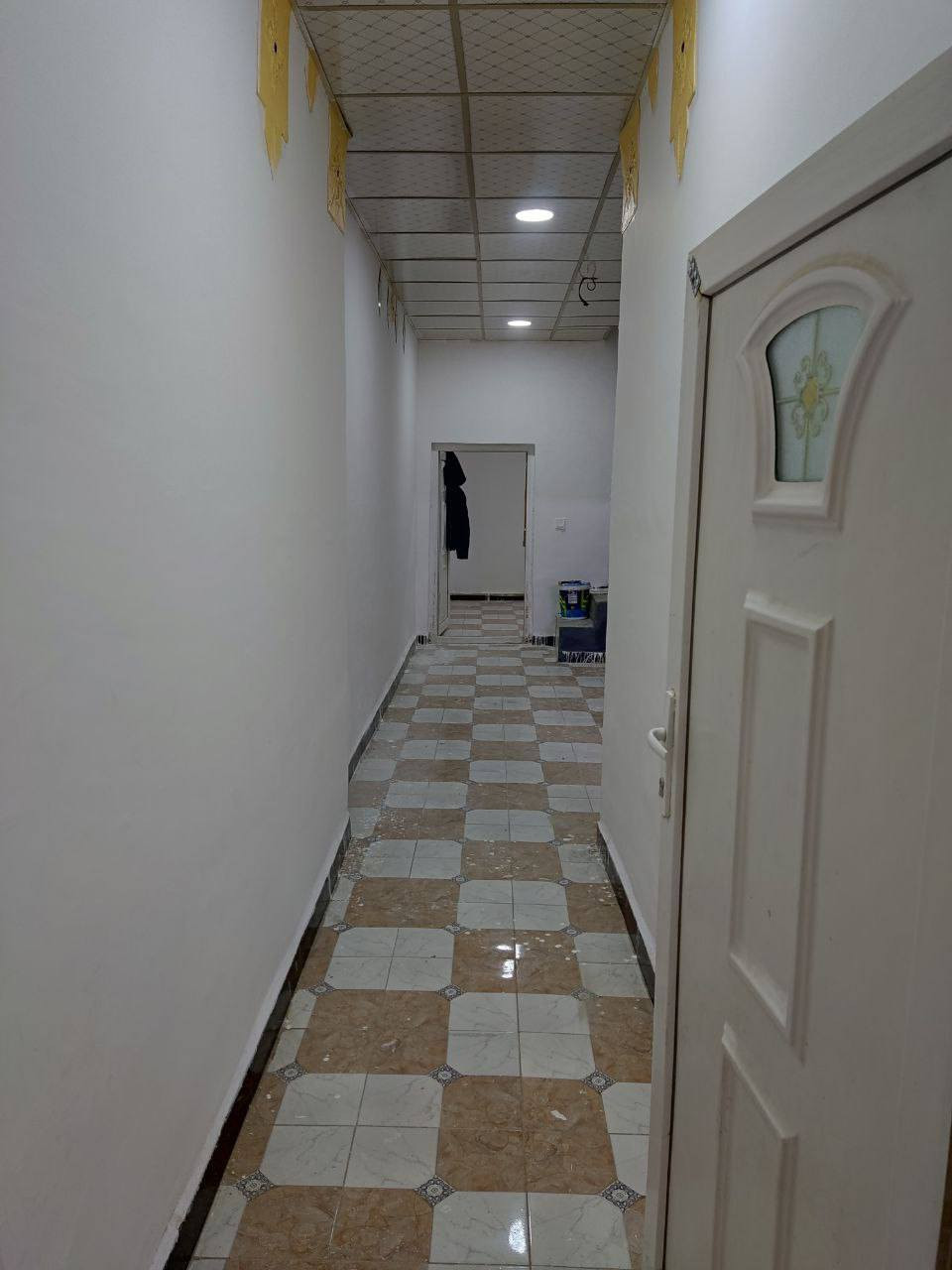 بيت 105 متر نهاية حي ميسان قطاع ال 24542 قريب الشريط وعلى شارع 60
صالة إستقبال مطبخ غرفة حمامات داخليه خارجية
 عكاده السعر 90 وبيه مجال للشراي 
***********
