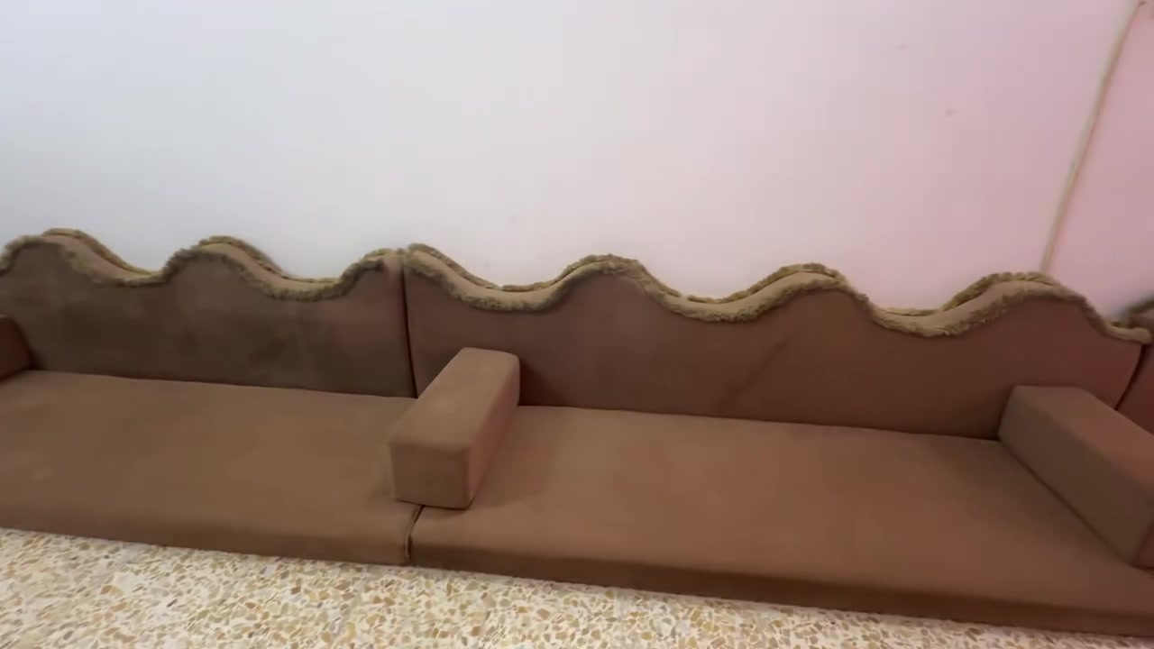 سلام عليكم ديوانيه اسقبال نضيفه البيع (الطول ٦و٨٠سنتيم )(العرض ٣ونص)كعده عربيه اصيله تحت الفحص اسفنج ضغط عالي (السعر على الخاص )


**إذا كنت صاحب هذا الإعلان وتريد حذفه لأي سبب، رجاءا أرسل رسالة إلى الدعم الفني**
