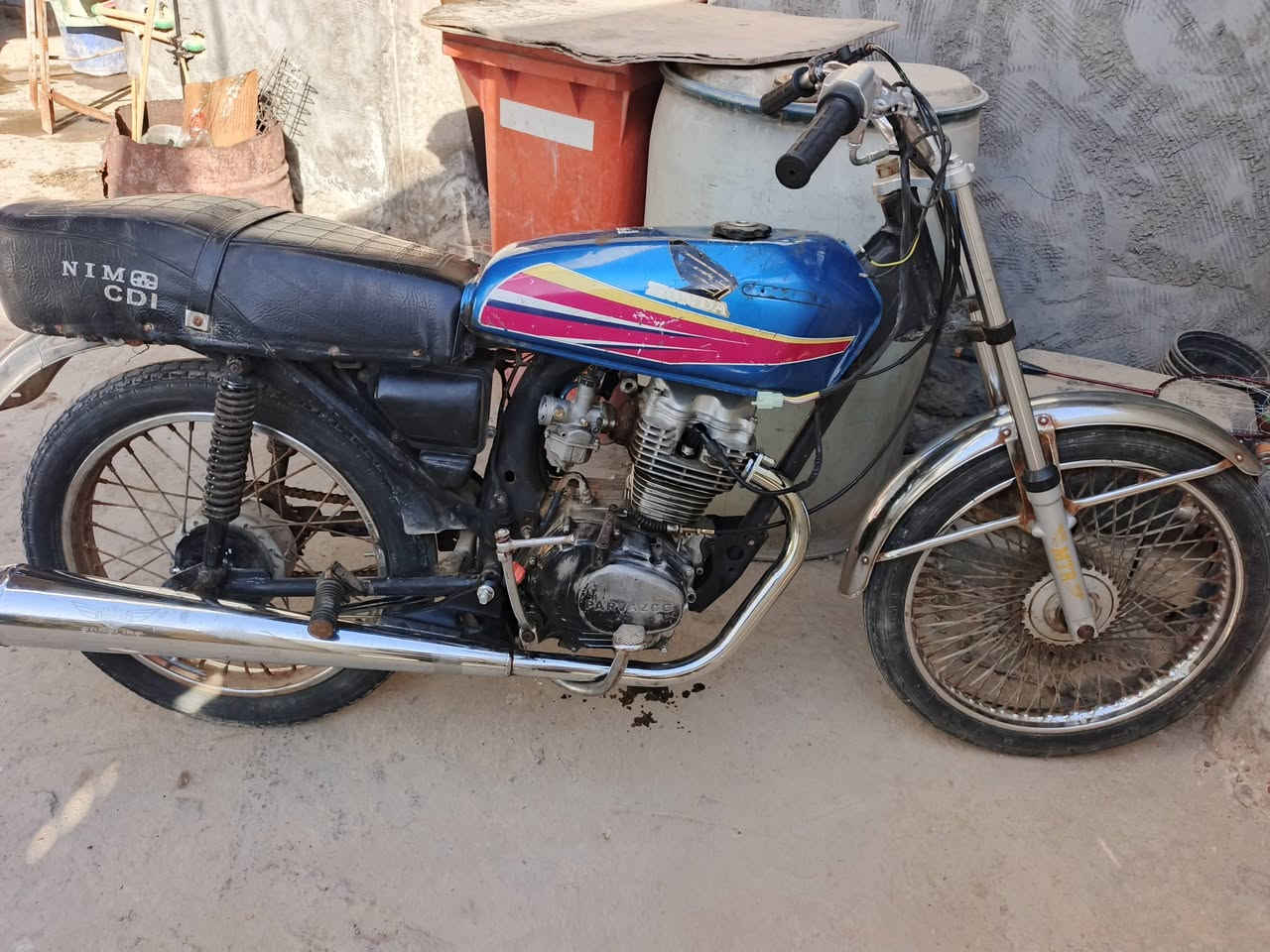 سلام عليكم دراجه اربعه كير كلك كلك بيها رقم شاصي
الدراجه ابيعها كوم حديد 
مكينه بيها دخال ونضوح دهن
اخوان ابيع كوم حديد
مكاني بابل 
سعر 125 وبيها مجال بسيط 
***********
