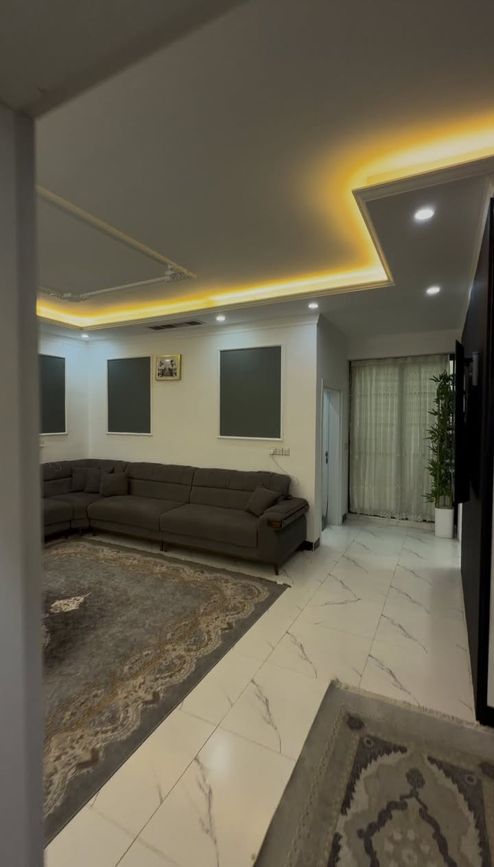 فرصة ممتازة جدا بيت للبيع مجمع هيران ستي عل سايدن لاوان طريق كوية
مساحة 270 متر
6 غرف نوم 🛌 صالة +استقبال 
مطبخ حار +بارد 
حديقة ويا كراج بسعر مناسب جداً 
للمزيد من صورة راسلني عل واتساب 
***********
ابراهيم حسين
