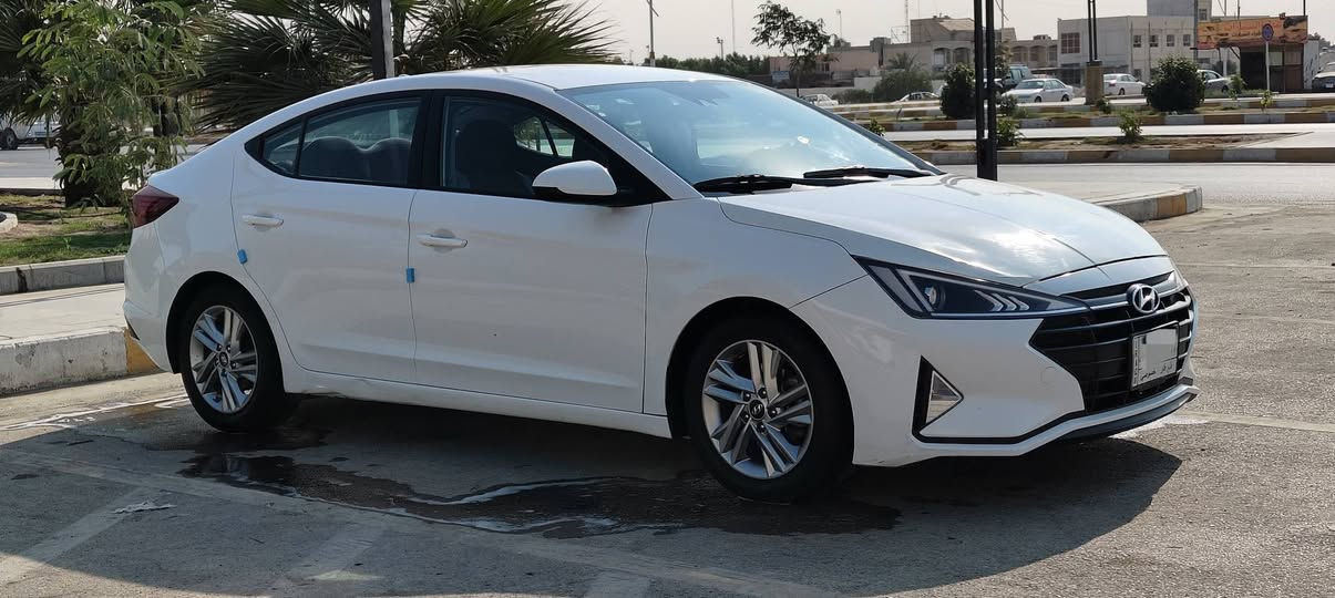 النترا امريكي 2020 رقم ذي قار  مكينه 2000 دوش ماشيه 80 گير 6 نمر أي تي. حادثها امريكا مقدمة البنيد تصليح وصبغ بدون تبديل بالعراق مبدل جاملغ جهة السائق. الباقي كفاله من الصبغ والتبديل والبارد والشخط فول مواصفات عدا الفتحه والبصمه 
جاهزه كير ومكينه وحداديه جديده وتايرات جدد . ***********
