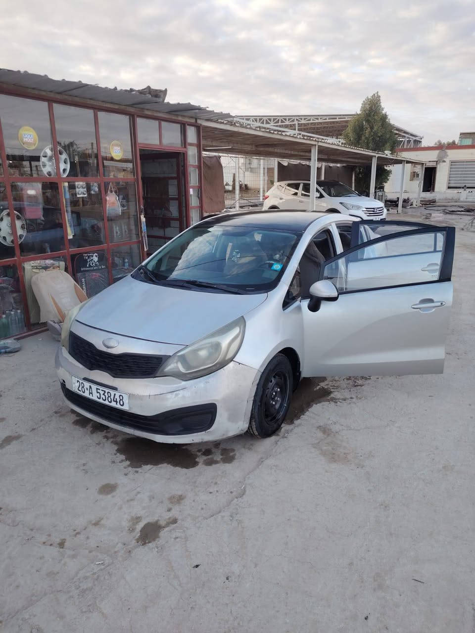 سلام عليكم
للبيع كيا ريو خليجي محرك  1600 موديل 2013 رقم نجف إنكليزي  تحويل مباشر 
مكينه كير وحداديه وتخم تاير خير من الله تبريد تدفئه  سياره جاهزة  كفاله من الضربه بيها بس جراد خفيف السعر 77ورقه مكاني ديوانية قضاء الشامية الاستفسار ***********
