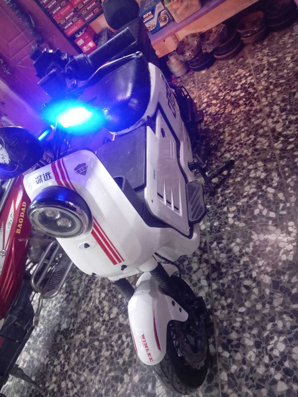 دراجتين للبيع
الهارلي جاهزه نضيفه سعرها400وبيها مجال 
و البيضه نضيفه حيل كلها شغاله بطاريات ليثيوم سعرها400وبيها مجال مكاني بغداد ابو اغريب بلحصوه 
***********واتساب
***********اتصال
