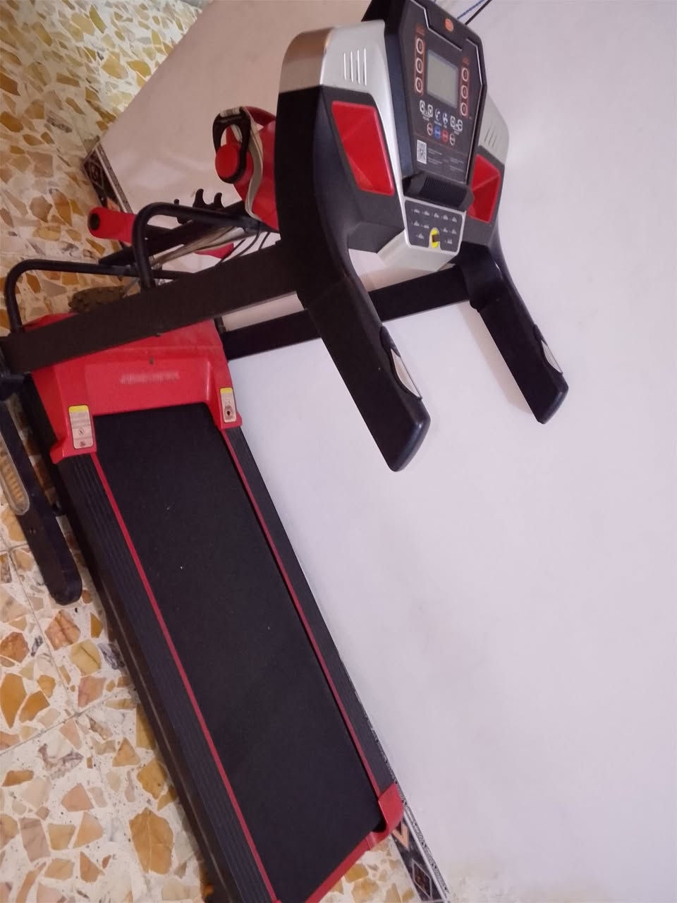السعر 350 يتحمل وزن 120كيلو بعده نضيف استعمال منزلي حرق دهون وجري


**إذا كنت صاحب هذا الإعلان وتريد حذفه لأي سبب، رجاءا أرسل رسالة إلى الدعم الفني**