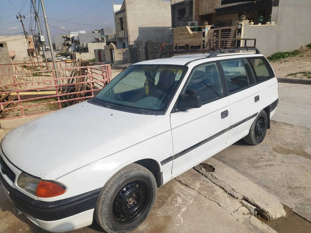 استرا ستيشن موديل 1993 حجم 16 
سنوية عضم جديدة  شرعيها بالموصل مشروع وطني 
شرط التحويل 
مكاني الموصل الأيمن 
السعر 45 وبيها مجال 
 اسيا ***********
 كورك ***********
